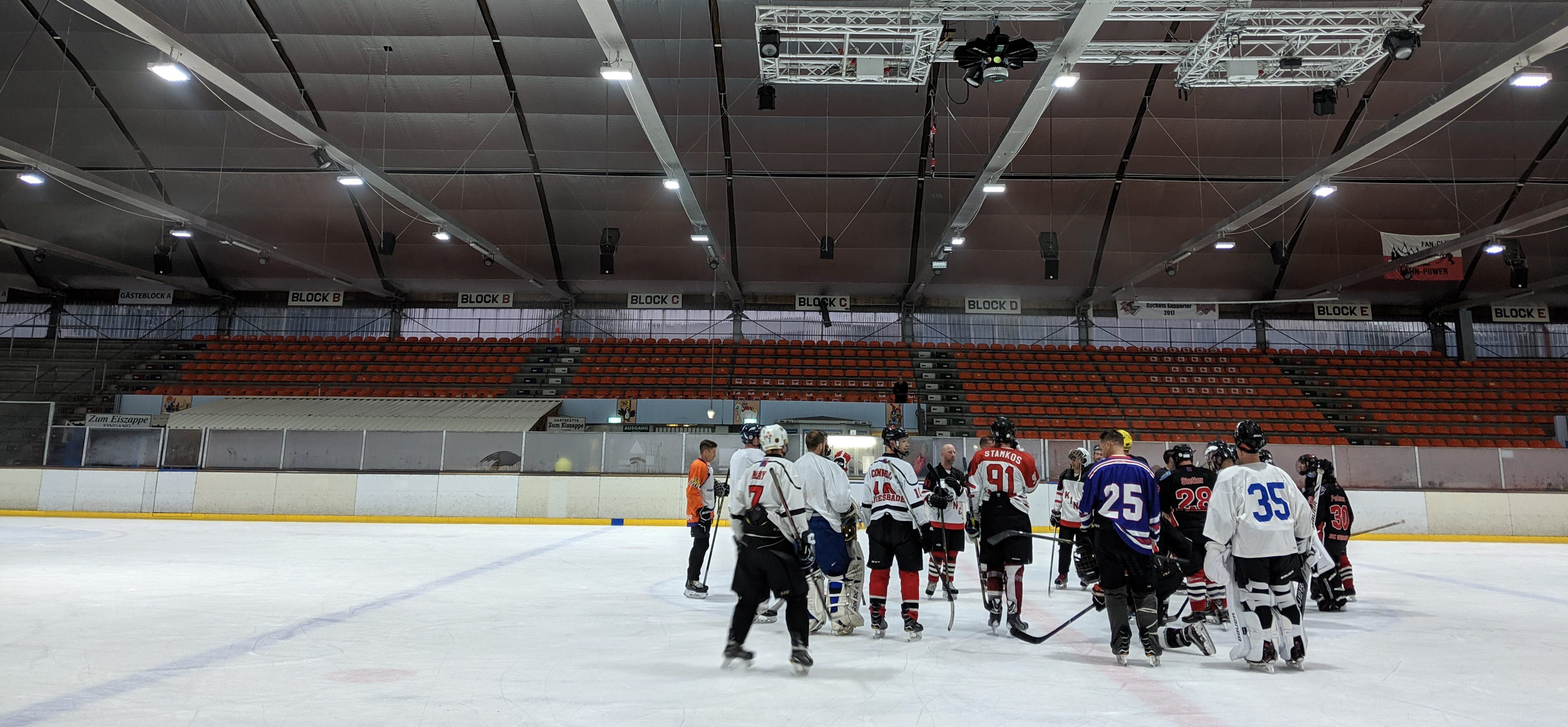 Read more about the article Vikings BLACK and RED take the ice for the first time!